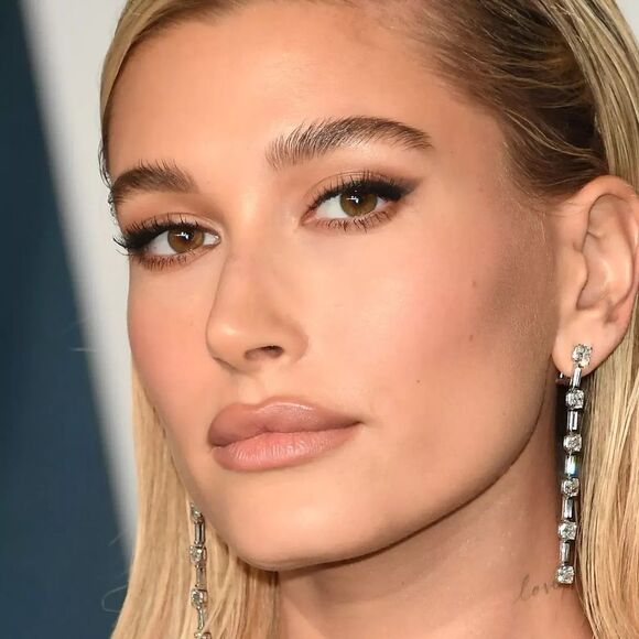 Bobbi Brown Luxe Matte Lipstick in Beige Dew - Picture 8 of 17